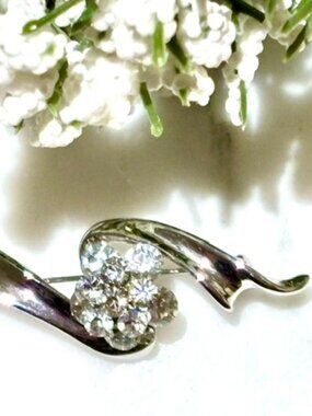 Vintage ~ Beautiful Sparkling Rhinestone Pin Broach